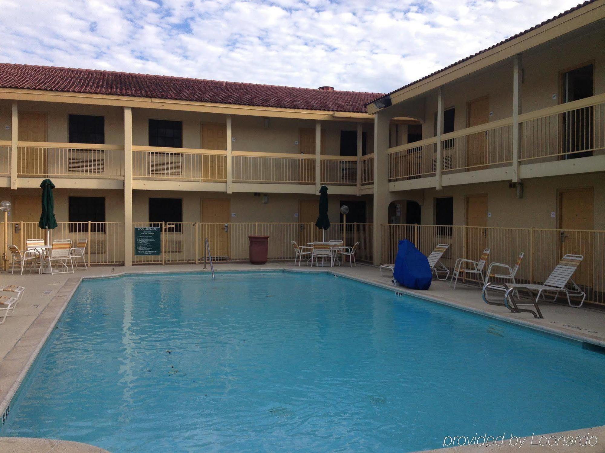 Red Roof Inn Houston East I-10 Exterior photo